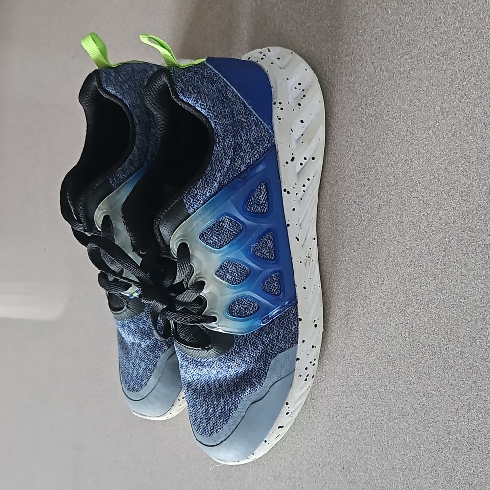 Big boy's size 6 shoes